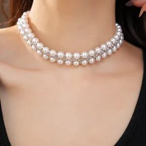 Elegante zweireihige Perlen-Choker-Halskette mit Zirkonia-Akzenten für Abendkleider.