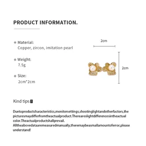Dimensiones y materiales detallados de pendientes de flores caladas con perlas
