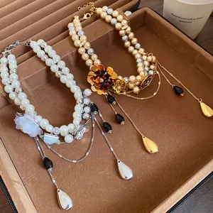 Collier de perles vintage style royal avec fleurs en cristal et pendentifs en goutte