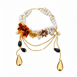 Exquis collier de perles vintage style palais avec fleur en métal et gouttes d'or