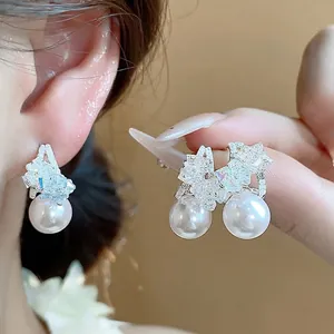 Eleganti orecchini a cerchio a C con perle e cristalli in stile francese per donna