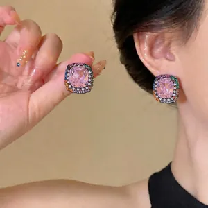 Elegantes pendientes de botón cuadrados de circón rosa estilo corte vintage con borde de color