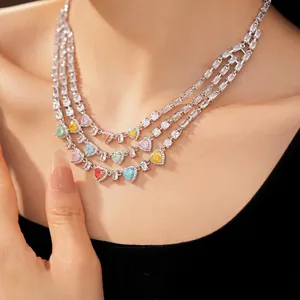 Collana multistrato di lusso con zirconi colorati a forma di cuore e di quadrato da donna