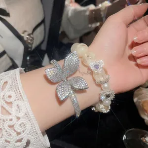 Luxury Copper Zirconia Flower Bangle Bracelet For Women Sparkling Butterfly Rhinestone Artificial Pearl Beaded Hand Chain Fashion Jewelry Gift