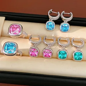 Set di Gioielli in Zirconia Quadrata Geometrica di Lusso in Rame Placcato Platino Intarsiato Lucido Anello Orecchini per Donna