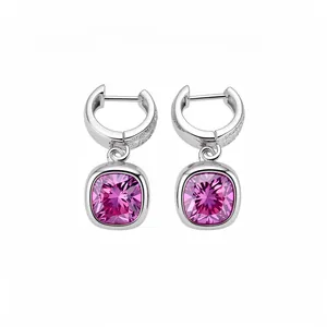 Eleganti orecchini a cerchio in argento con pendenti in zircone rosa taglio cushion