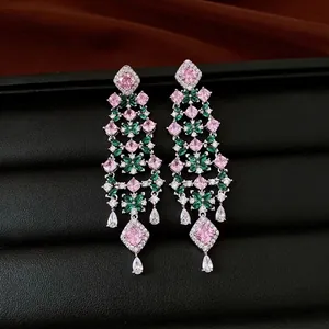 Élégantes boucles d'oreilles fleur à pampilles dorées 18 carats avec zircons roses et verts