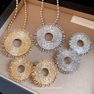 Vintage Luxury Alloy Rhinestone Bee Sunburst Round Pendant Necklace And Stud Earrings For Women Fashion Jewelry