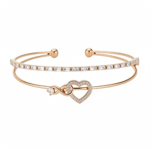 Elegante brazalete de doble capa en oro rosa con símbolos de corazón e infinito y circonitas