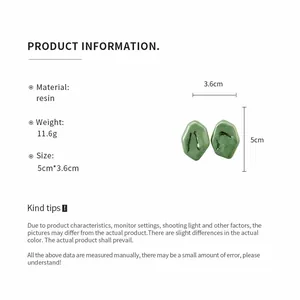 Specifiche dettagliate su dimensioni e materiali per orecchini pendenti in resina verde