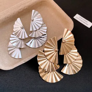 Elegant pleated fan-shaped metal pendant earrings with silver needles in gold and silver