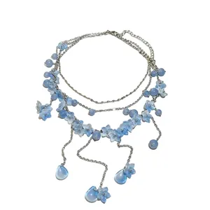 Elegante mehrlagige blaue Blumen-Perlenhalskette für Damen, verträumter süßer Stil.