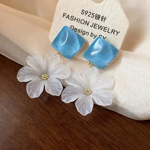 Orecchini a fiore in acrilico dolce con perni in argento S925 in stile estivo.