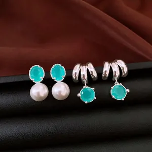 Eleganti orecchini in argento S925 stile francese con zircone verde e gocce di perla.