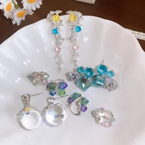Boucles d'Oreilles Clous en Zirconia Rond Géométrique pour Femmes Incrustation de Cuivre Boucles d'Oreilles en Cristal Coloré Bijoux de Créateur