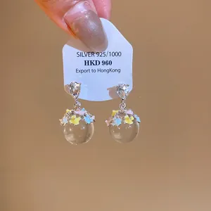 Boucles d'oreilles S925 avec zircons et pendentifs boules de verre fleurs colorées.