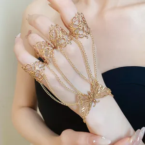 Elegante bracciale con anello a farfalla traforato color oro gioielli da mano stile retrò