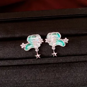 Boucles d'oreilles chiot avec texture marbre vert et breloques étoiles argentées