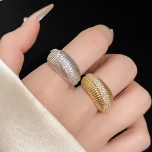 Élégante bague ouverte texturée plaquée or 14k avec pavé de zircons, bijou de mode vintage