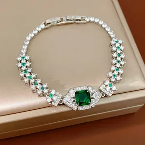 Élégant bracelet en argent avec pierre carrée vert émeraude et zircons blancs étincelants