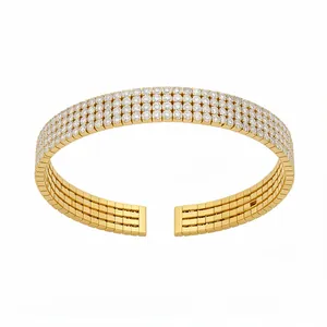 Elegante brazalete abierto dorado de cuatro filas con diamantes pavé para mujer real