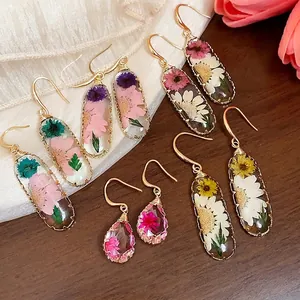Orecchini a Gancio in Resina con Fiori Secchi in Stile Neo-Cinese Eleganti Orecchini Geometrici in Rame con Perno in Acciaio Gioielli Botanici Fatti a Mano per Donna