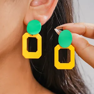 Orecchini a Bottone Geometrici in Ferro con Verniciatura a Spruzzo a Contrasto e Perno in Argento per Donna Gioielli di Moda Minimalista
