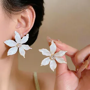Large white 18k gold plated flower stud earrings with sparkling central zircon