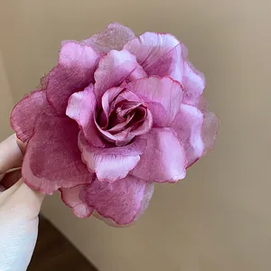 Eleganter übergroßer violetter Stoff-Gaze-Blumen-Haarclip als Haarschmuck für Damen