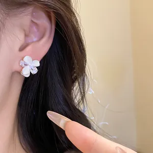 Detailed view of elegant white flower stud earrings with shimmering zircon petals
