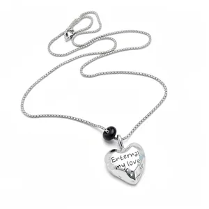 Elegante collana con ciondolo a cuore stropicciato argento, incisione Eternal Love e perla.