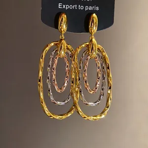 Elegantes pendientes largos ovalados retorcidos tricolores para mujer