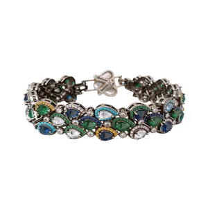 Bracelet de style palais vintage de luxe avec pierres précieuses colorées en forme de poire.