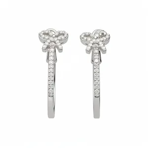 Eleganti orecchini a cerchio a fiocco in argento con cristalli per un look di lusso delicato