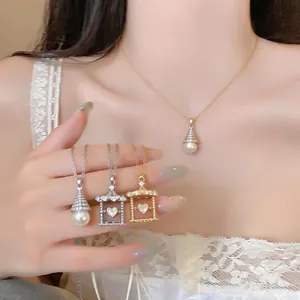 Detail view of zircon fan-shaped pearl necklace and the elegant heart swing pendant