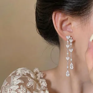 Élégantes boucles d'oreilles cœur et goutte d'eau avec pierres de zircone scintillantes