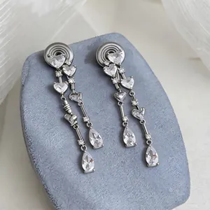Élégantes boucles d'oreilles à clip avec pampilles cœur et goutte en zircon brillant