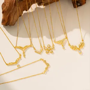 Elegante Collar con Colgante de Circonia de Acero de Titanio para Mujer Diseño de Nicho de Lujo Ligero Cadena de Clavícula Chapada en Oro Joyería