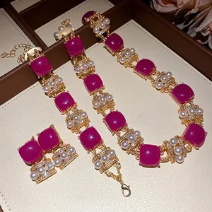 Vintage Palast Stil Schmuckset Lila Quadrat Harz Künstliche Perle Strass Eingelegte Halskette Armband Ohrringe Für Damen