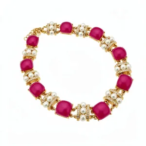Elegante Vintage-Halskette mit magentafarbenen Cabochons, Perlen und Kristallen in Goldoptik