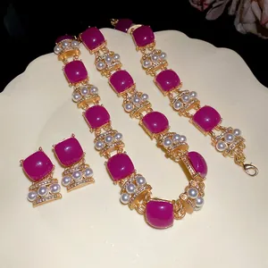 Vintage Schmuckset mit fuchsiafarbenen Steinen und Perlen inkl. Kette und Ohrringe