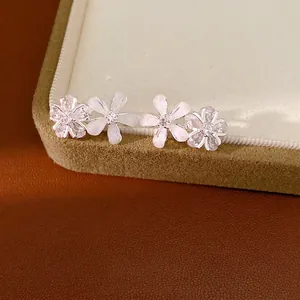 Boucles d'oreilles fleurs en résine et zircon avec aiguilles en argent style doux