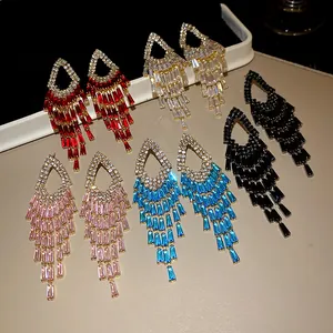 Eleganti orecchini a nappa in argento con cristalli quadrati colorati in varie tonalità