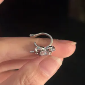Heart-shaped zircon ear cuff, minimalist non-pierced silver earring jewelry for women