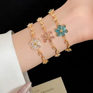 Bracelets de fleurs en zircon plaqué or 18 carats élégants en rose, bleu et clair.