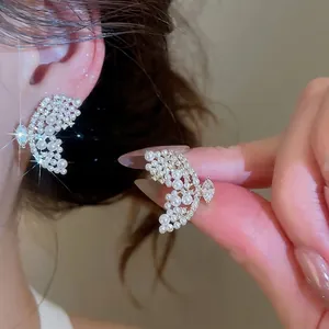 Boucles d'Oreilles Clous Papillon Français Perle Artificielle Zirconia Plaqué Or Bijoux Elégants pour Femme Mariage Fête Cadeau