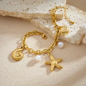 Bracelet océan en acier inoxydable doré avec étoiles de mer, coquillages et perles