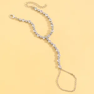 Bracelet bague élégant argenté avec cristaux carrés et chaîne en Y ajustable