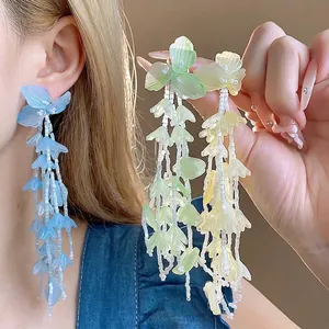 Elegante 18k vergoldete lange Glasblumen Quastenohrringe für den exklusiven Urlaubsstil