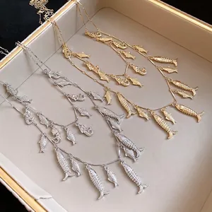 Collier Pendentif à Double Couche en Alliage Vintage de Poisson Rouge pour Femme Orné de Strass Chaîne de Clavicule Bijoux Accessoire